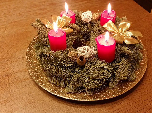 Gemeinsames Adventkranz binden in Sallingberg